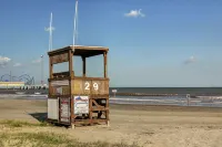 STAY ON THE BEACH!!!  BEAUTIFUL BOUTIQUE PROPERTY!!!