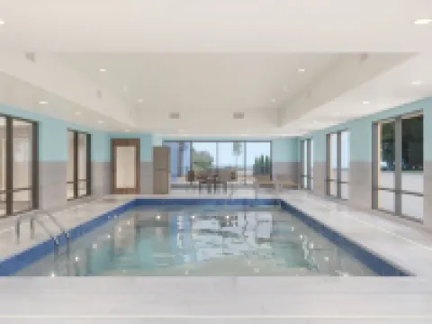 芒西西北洲際智選假日套房飯店 特拉華縣酒店