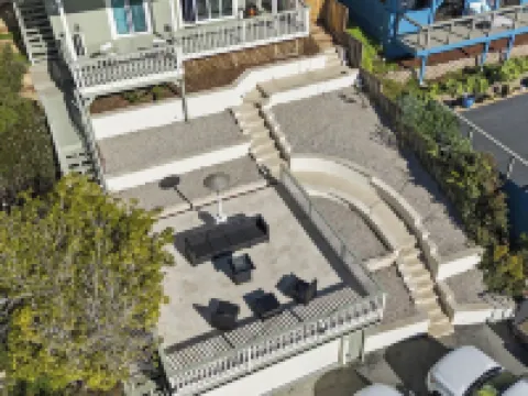 Gorgeous hillside home with ocean views! Hotels in Moss Beach