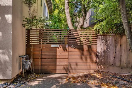 Mill Valley Apartment: Walking Distance to DT