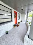 Charming 3-bedroom, completely remodel house in the heart of Port Richey Hotel di Bayonet Point