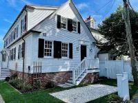 West End - Commercial Street, Charming 2-Bedroom with Beach Access - Sleeps 4! 프로빈스타운 호텔