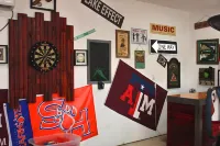 The Honey Hive - Dog Friendly w/ Golf Cart, Game Room, and Pool Access