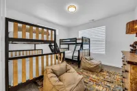 Luxury Condominium 8 Miles from Snow Basin Sleeps 10