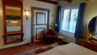 Apartment in the Comfort of an Old Thatched Farmhouse from 1746