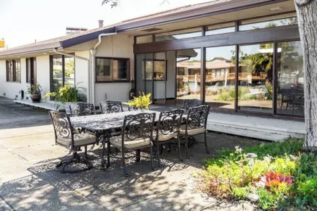 Waterfront Hawaiian oasis