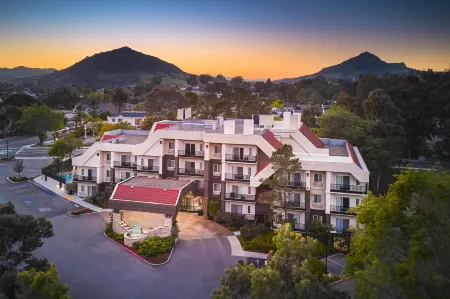 La Cuesta Inn, BW Signature Collection Отели рядом с достопримечательностью «Государственный университет Калифорния Политекник»