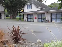 Camellia Court Motel