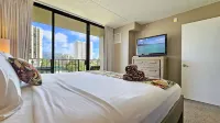 Large peaceful King bedroom Apartment with Kitchen & Pool