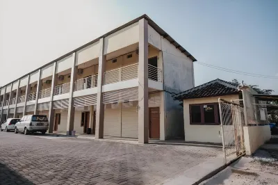 RedDoorz near RS Imanuel Hotel di 