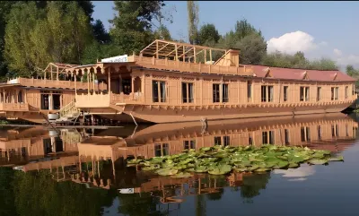 Palace Heights Houseboats Hotels in Nigeen Lake