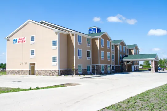Cobblestone Hotel & Suites - Devils Lake