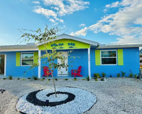 New!  Hidden- Speakeasy-penny floor. 3bd 3bath Boat dock & Walk 2 town FABULOUS Hotels in Matlacha