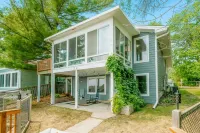 Koselig Cottage on Medicine Lake w/ Chef's Kitchen, Coffee Bar, Arcade & Dock