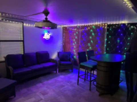 Coastal Getaway with game room pool hot tub & inlaw suite in heart of Sebastian