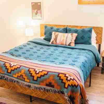 Downtown 3 BDRM Charming Casita Rooms