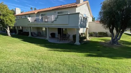 NEW 3-bedroom condo in Palm Desert with 2 Pools, WiFi, Pickle Ball, Tennis + Gym Отели рядом с достопримечательностью «40868 Ave Solana»