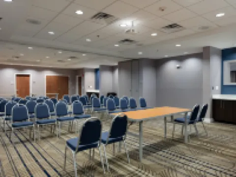 Hampton Inn Emerson LakePoint Hotels in Emerson