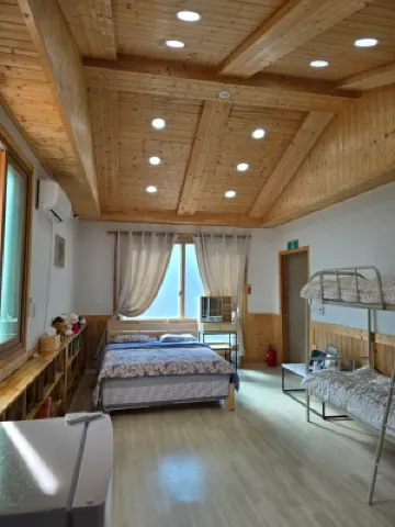Gangjin Sandeul Farm Pension