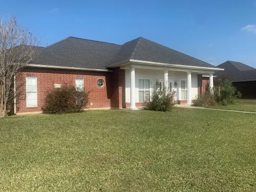 Delightful 4 bedrooms home with swimming pool.