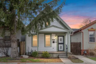 Backyard Dome, Games, Home in Corktown 4bd 2ba ZAZA附近的飯店