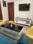 Lux Suites Mellow Apartments Kitengela فنادق في Olooloitikosh