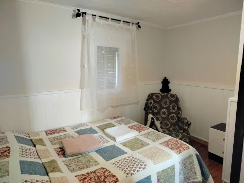2 Bed Flat - Sleeps 4 - Parking - Wifi - Homestays
