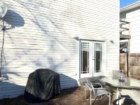 Downstairs of home 2-bedroom with AC, WiFi in  Red Bank. Private entrance. Hotels in Red Bank