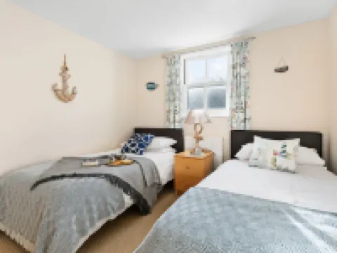 Pippin Cottage - Character Cottage with the Spirit of the Sea Hotels in Malborough