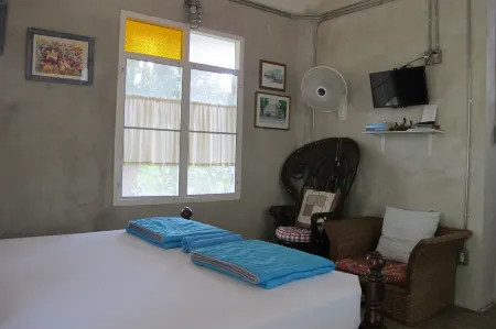 Sichang My Home Отели рядом с достопримечательностью «Hat Tham Phang»