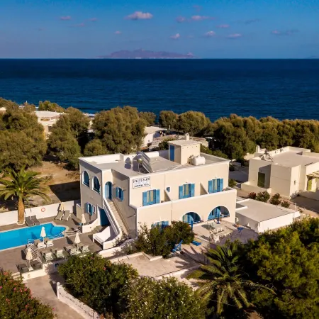 Stelios Place Отели рядом с достопримечательностью «Пляж Перисса»