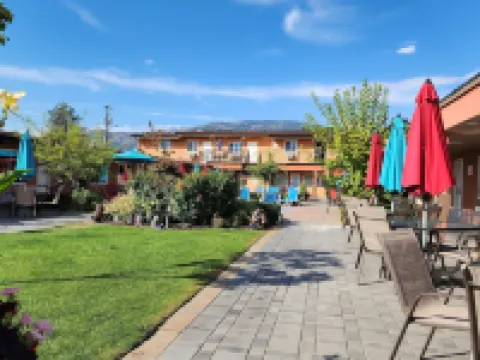 Sahara Courtyard Inn & Suites Osoyoos Hoteles en Osoyoos