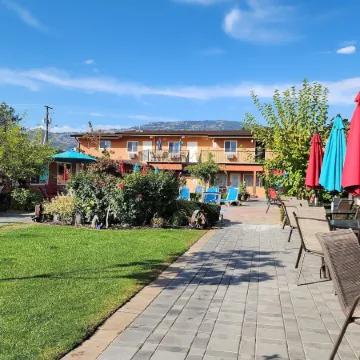 Sahara Courtyard Inn & Suites Osoyoos
