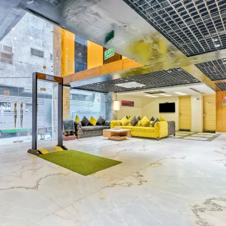 Staybook Hotel Nitya Maharani, Free Airport Pickup Отели рядом с достопримечательностью «Рынок Садар-Базар»