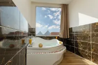 Anubis pyramds Hotels in Nazlet Al Batran