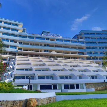 Hotel Aristos Acapulco โรงแรมใกล้อคาปุลโก ตราดิชัวนาล