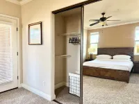 Spacious 2Br Reno Suite · Spring Mountain Views - balcony