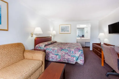Knights Inn Columbia Hotels in Seven Oaks
