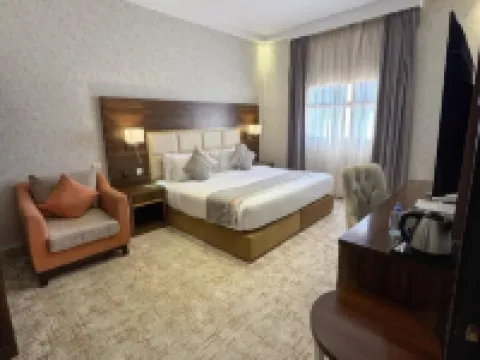 Alufq Hotel Suites ハーイルのホテル