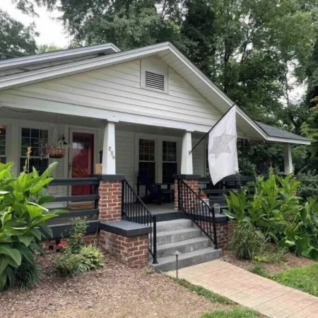 Cozy 2-bedroom bungalow in lovely Winston-Salem