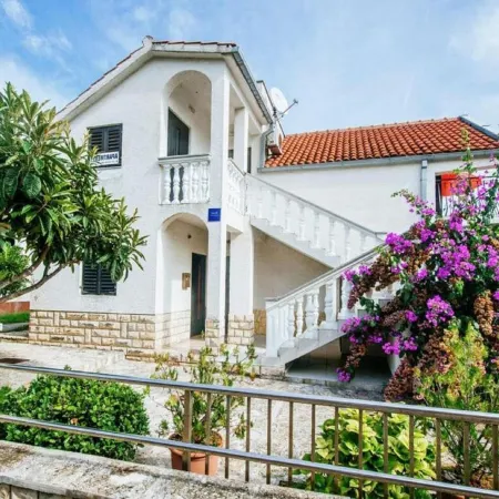 Comfortable Apartment with Balcony in a Quiet Area, Near the Beach