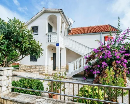 Comfortable Apartment with Balcony in a Quiet Area, Near the Beach Hotels in Petrčane