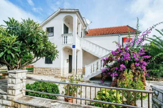 Comfortable Apartment with Balcony in a Quiet Area, Near the Beach