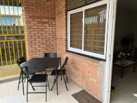 3 Bed House - Sleeps 4 - Parking - Wifi