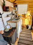 Romantic Cabin Right on the Lake with Fire Place Hôtels à : Hedemora