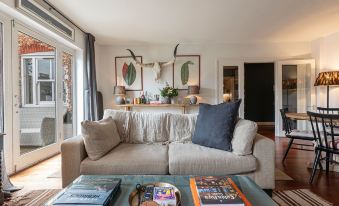 Joivy Stylish 2-Bed Flat w/ Terrace Near Battersea Park - Housity
