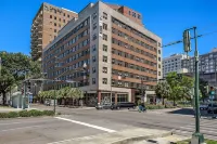 Spacious Modern Condo Near French Quarter
