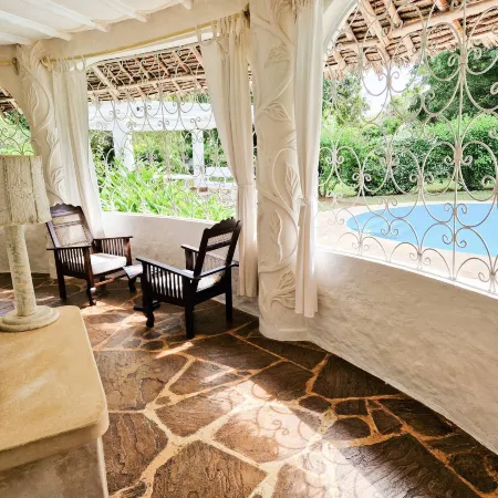 Cozy Family room, shared bath