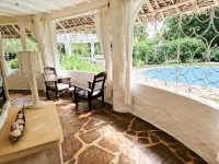 Cozy Family room, shared bath Hotels in 