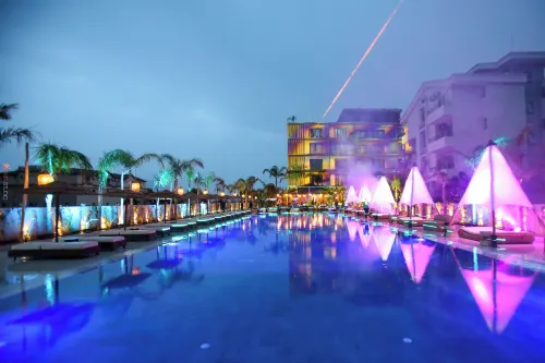 Regina Palm Resort Hotel a Radhime